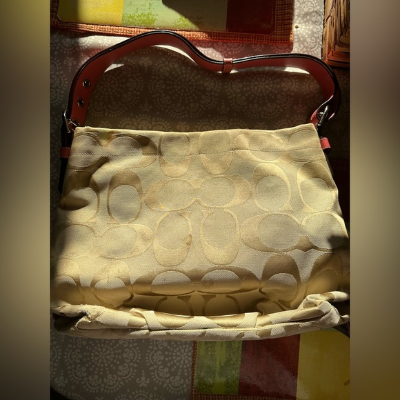 Price is firm- Coach C1060-F15067 - Picture 2 of 16